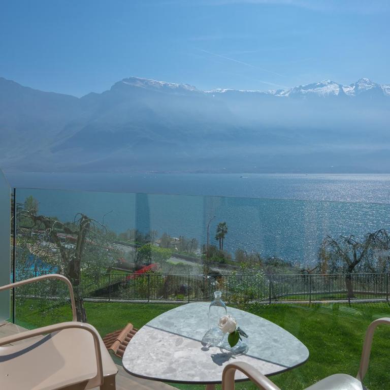 Hotel Atilius - Adults Only - Camera Superior Matrimoniale/Doppia con Letti Singoli con Vista Lago e Balcone - 7