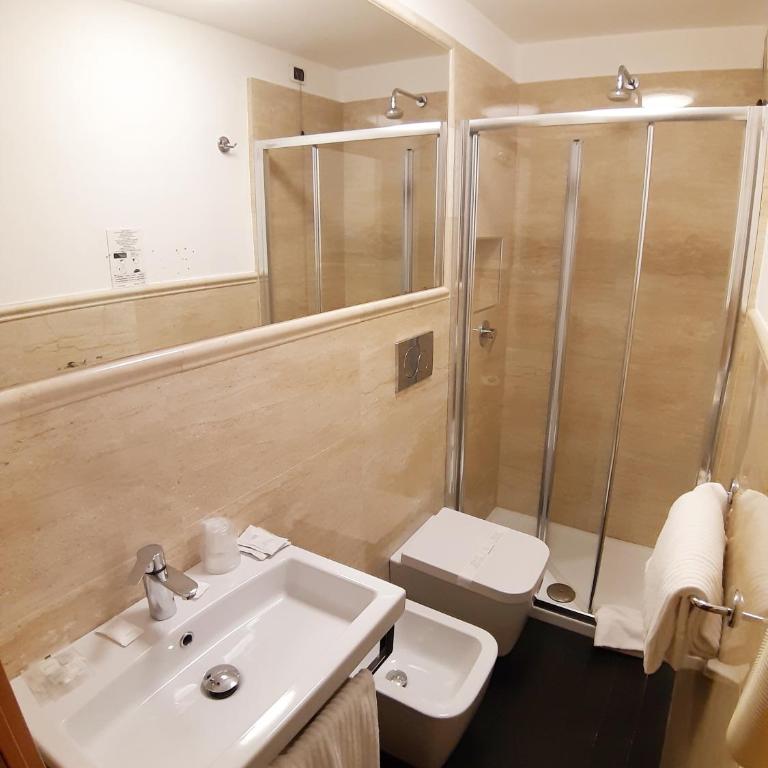 Hotel Mariano - Camera Matrimoniale/Doppia con Letti Singoli con Bagno Privato - 4
