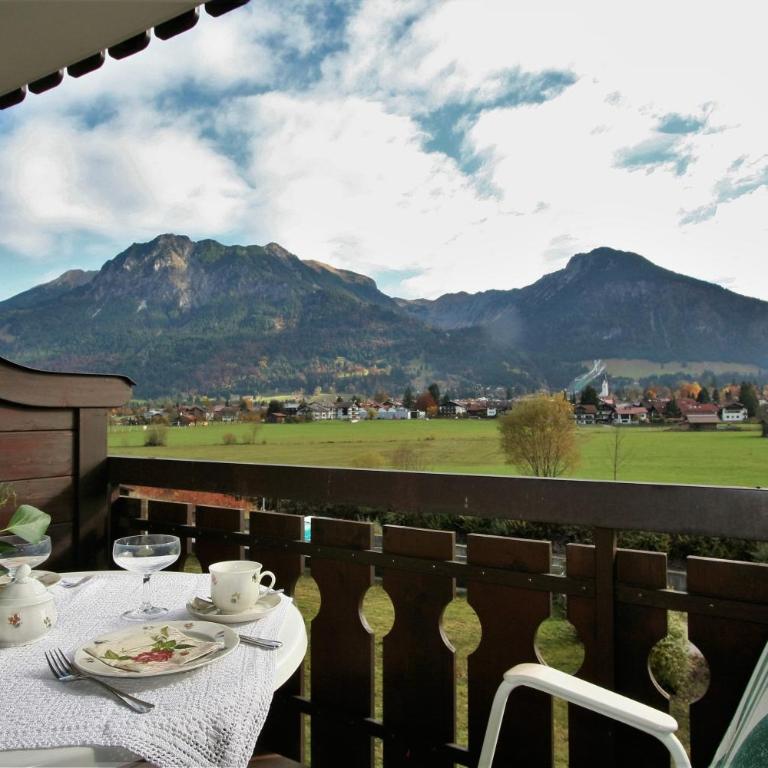 Alpenflair Ferienwohnungen Whg 205 - Apartment mit Blick auf die Berge - 2