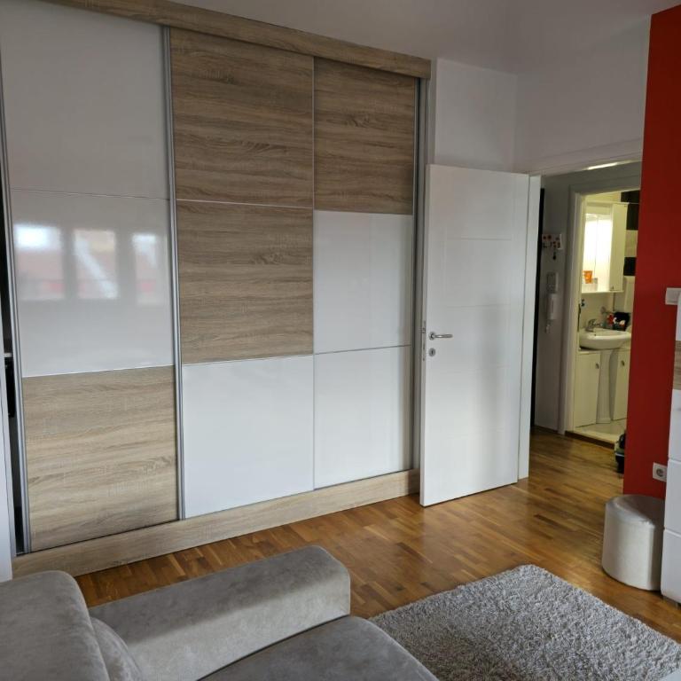 Modern Cozy Apartment near City Center - One-Bedroom Apartment - 2