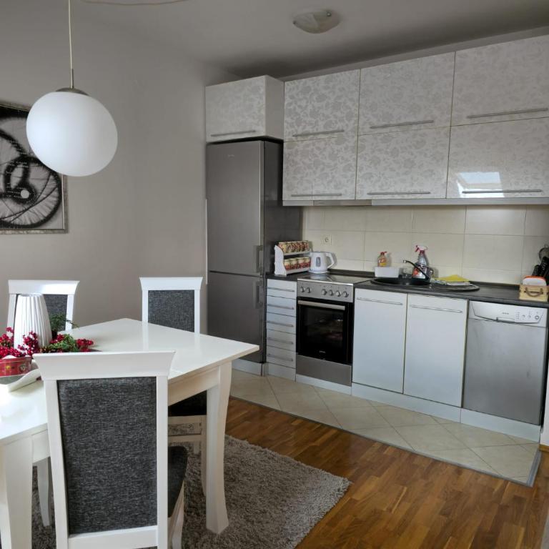 Modern Cozy Apartment near City Center - One-Bedroom Apartment - 11