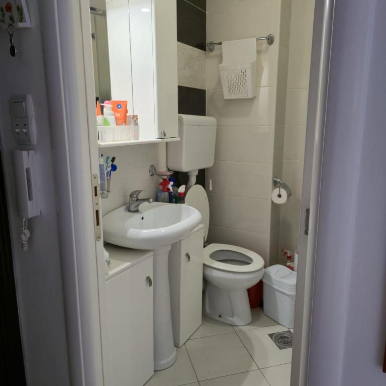 Modern Cozy Apartment near City Center - One-Bedroom Apartment - 12