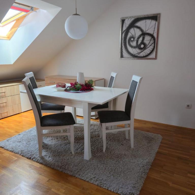 Modern Cozy Apartment near City Center - One-Bedroom Apartment - 3