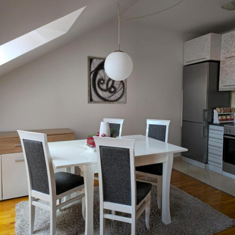 Modern Cozy Apartment near City Center - One-Bedroom Apartment - 10