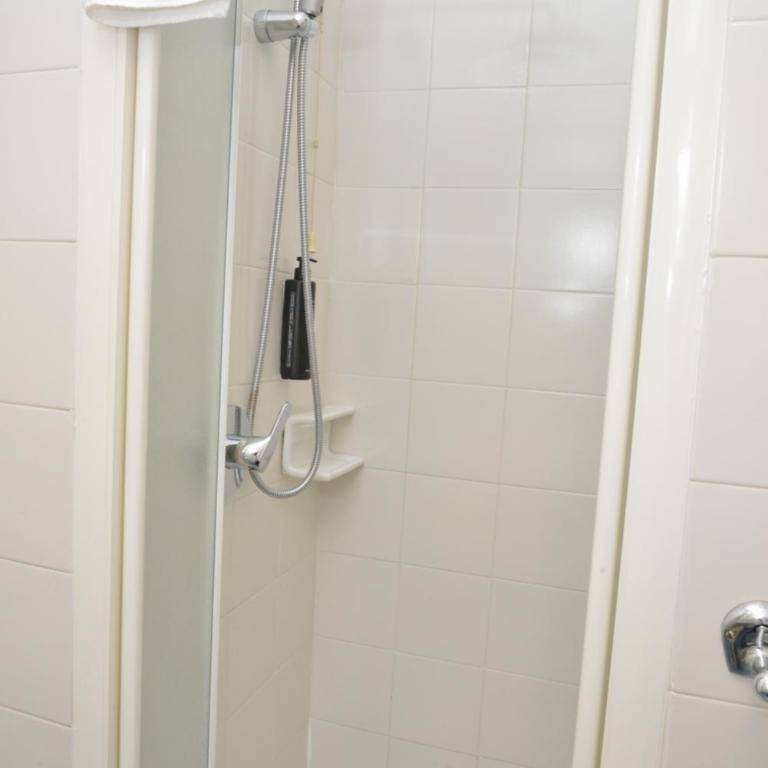 Hotel Luna - Comfort Double or Twin Room with Terrace and Partial Lake View - 8