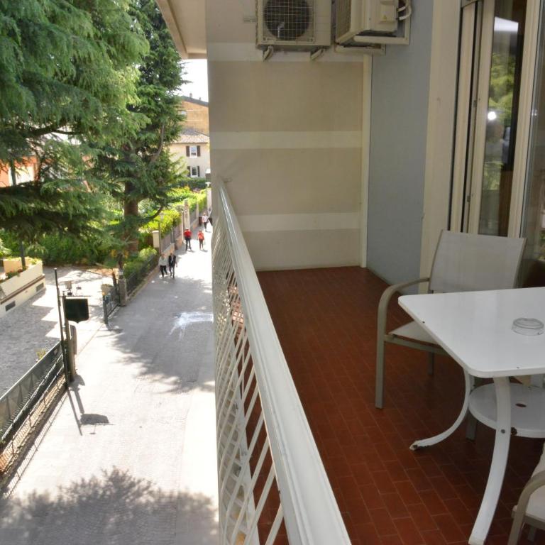 Hotel Luna - Comfort Double or Twin Room with Terrace and Partial Lake View - 11