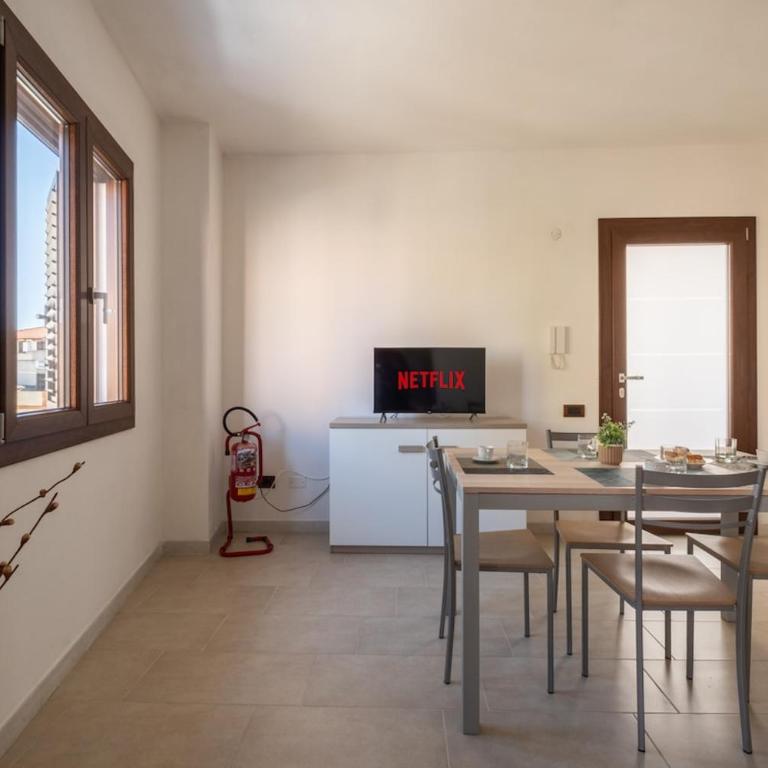 Sunset Lounge Stay - Spiaggia del Poetto 5min & Terrazza - Appartamento con 2 Camere da Letto - 4