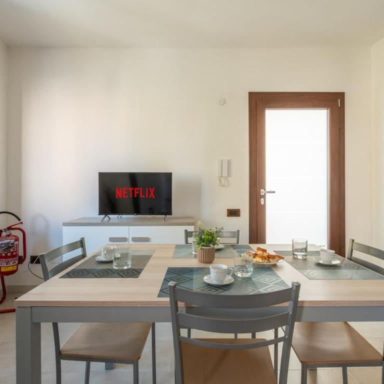 Sunset Lounge Stay - Spiaggia del Poetto 5min & Terrazza - Appartamento con 2 Camere da Letto - 5