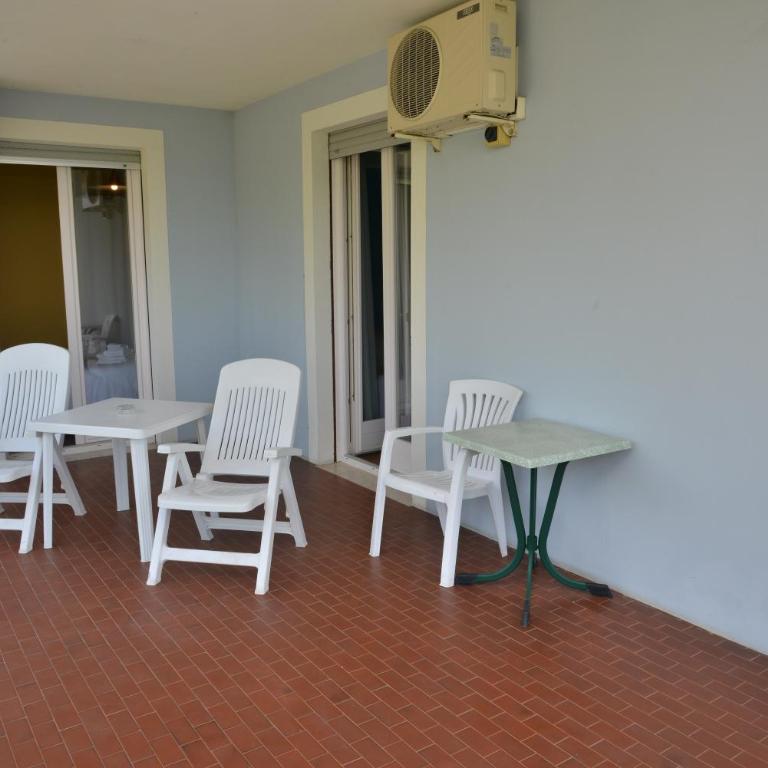 Hotel Luna - Double Room + Single Room with Connecting Balcony and Patrial Lake View - 4