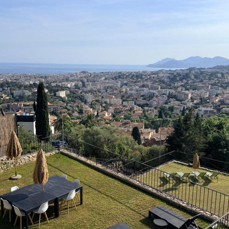 Grande villa, 6 chambres, vue mer, montagne & ville de Cannes - Villa - 50
