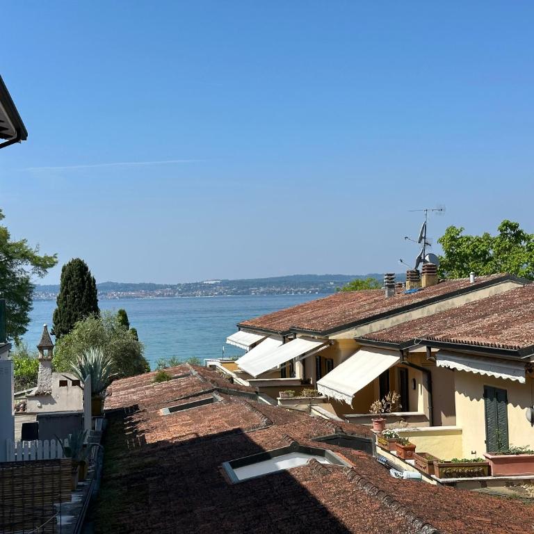 Hotel Luna - Comfort Triple Room with Terrace and Partial Lake View - 8