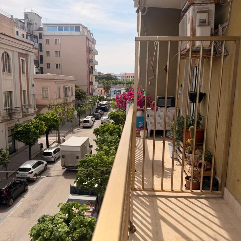 Appartamento Centrale a 2 passi da Stazione, Mare e Centro Città - Appartamento con 2 Camere da Letto e Balcone - 2
