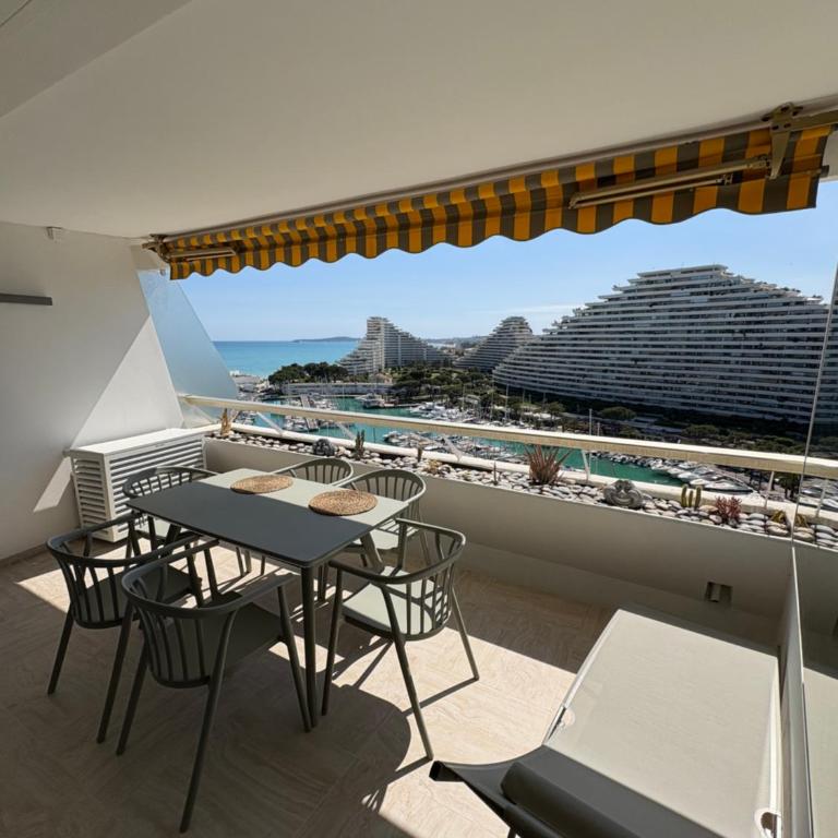 Magnifique 2 pièces Marina Baie des Anges - 4 personnes - Vue Mer et Port - One-Bedroom Apartment - 6