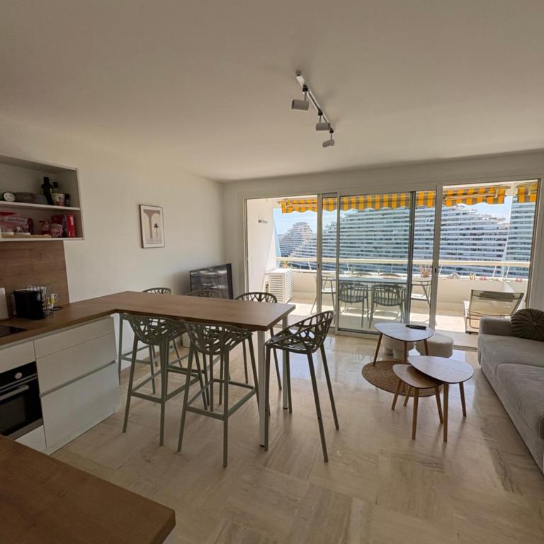 Magnifique 2 pièces Marina Baie des Anges - 4 personnes - Vue Mer et Port - One-Bedroom Apartment - 5