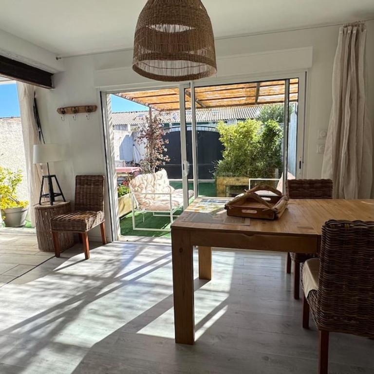 Maison avec terrasse proche piste cyclable et remparts - One-Bedroom House - 5