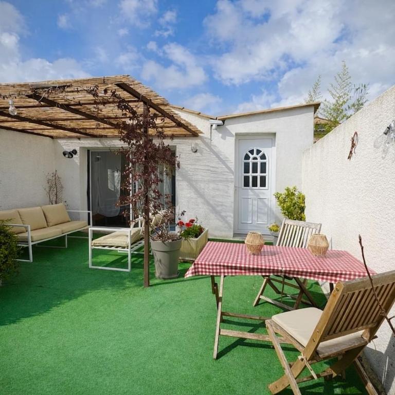 Maison avec terrasse proche piste cyclable et remparts - One-Bedroom House - 1