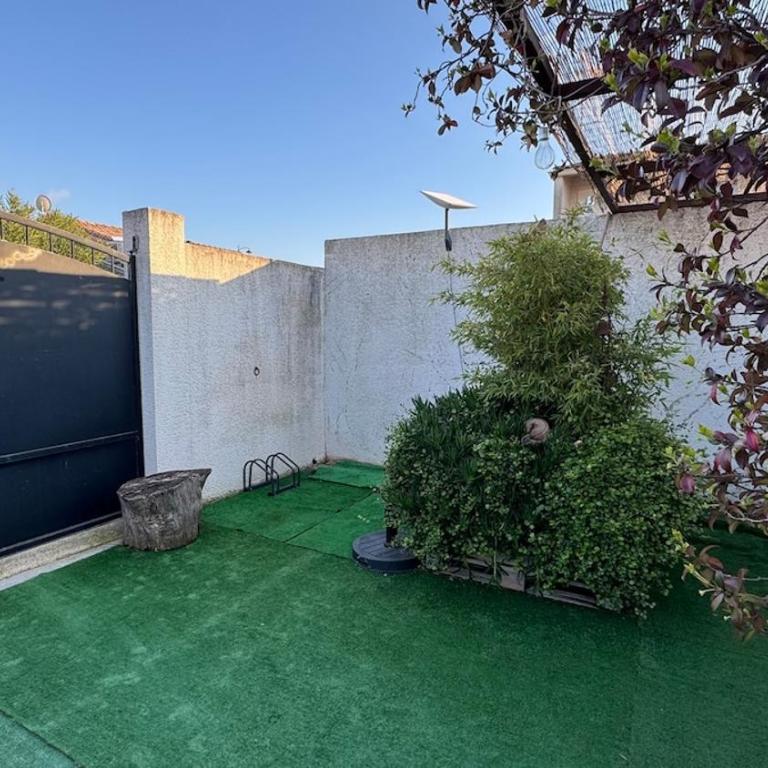 Maison avec terrasse proche piste cyclable et remparts - One-Bedroom House - 37