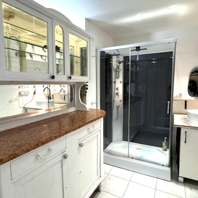 Maison avec terrasse proche piste cyclable et remparts - One-Bedroom House - 18