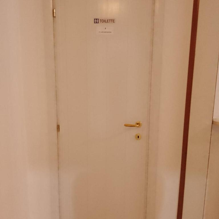 Hotel Montreal - Single Room with Private External Bathroom - Separate Building - 2