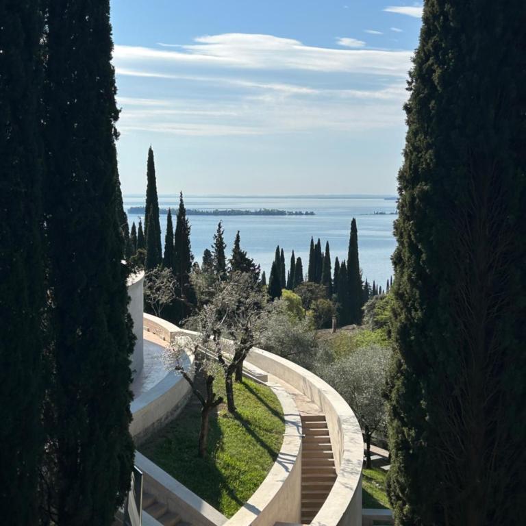 La Verbena a fianco del Vittoriale, vista piscina, 10 minuti a piedi dal lungo lago - Appartamento con 1 Camera da Letto - 16