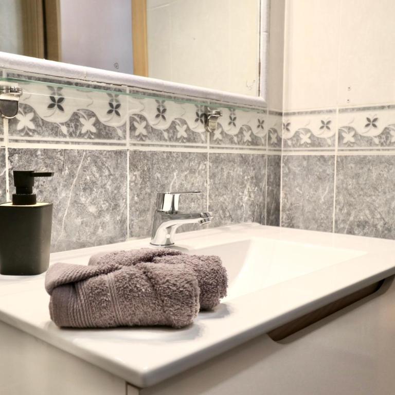 Marvelluz Sea & Mountain Views Central & Quite Torremolinos - One-Bedroom Apartment - 24