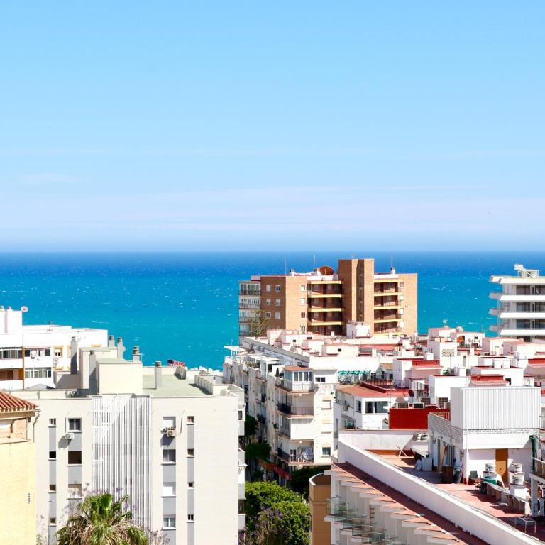 Marvelluz Sea & Mountain Views Central & Quite Torremolinos - One-Bedroom Apartment - 2