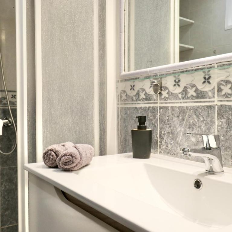 Marvelluz Sea & Mountain Views Central & Quite Torremolinos - One-Bedroom Apartment - 26
