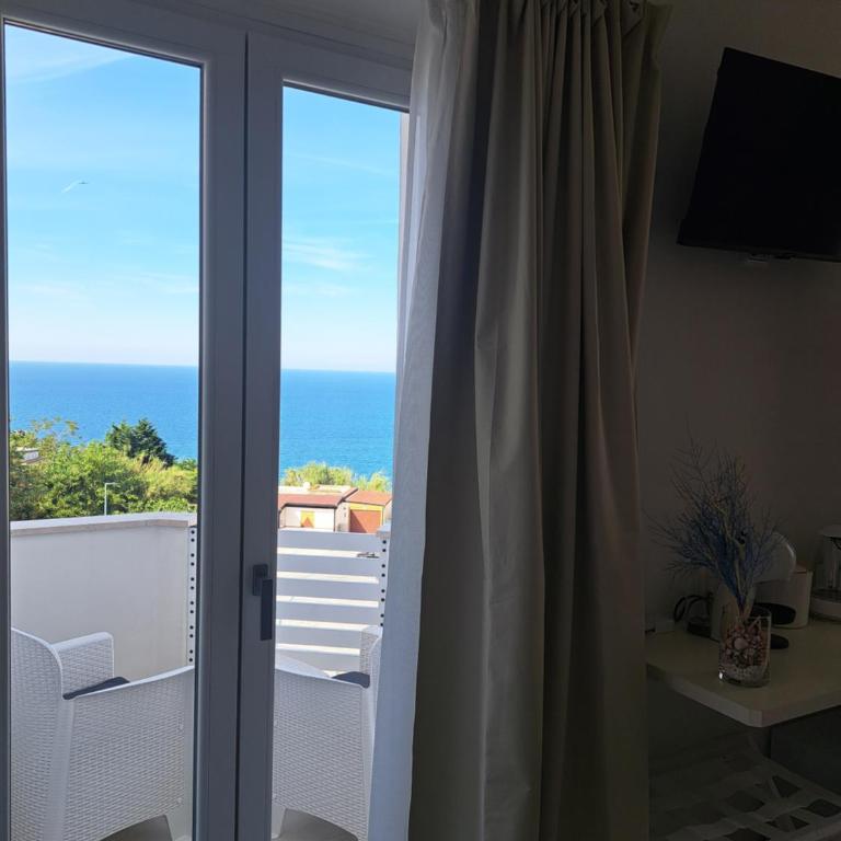 Venti Magici Rooms - Deluxe Double Room with Balcony and Sea View - 12