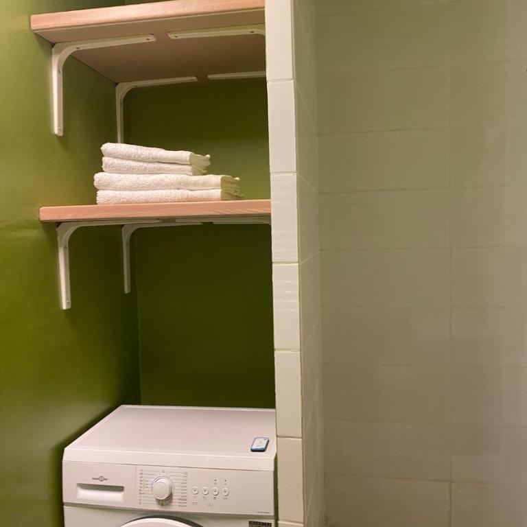 Studio flat in Les Arceaux with separate kitchen, bright, quiet, trendy, central - One-Bedroom Apartment - 9
