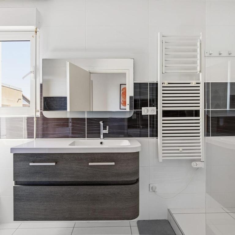 Terrasse de lHérault T3 haut de gamme avec terrasse & parking à Agde - Appartement - 18