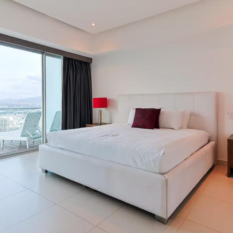 Beachfront Icon Vallarta Condos - Four-Bedroom Luxury Apartment - 18