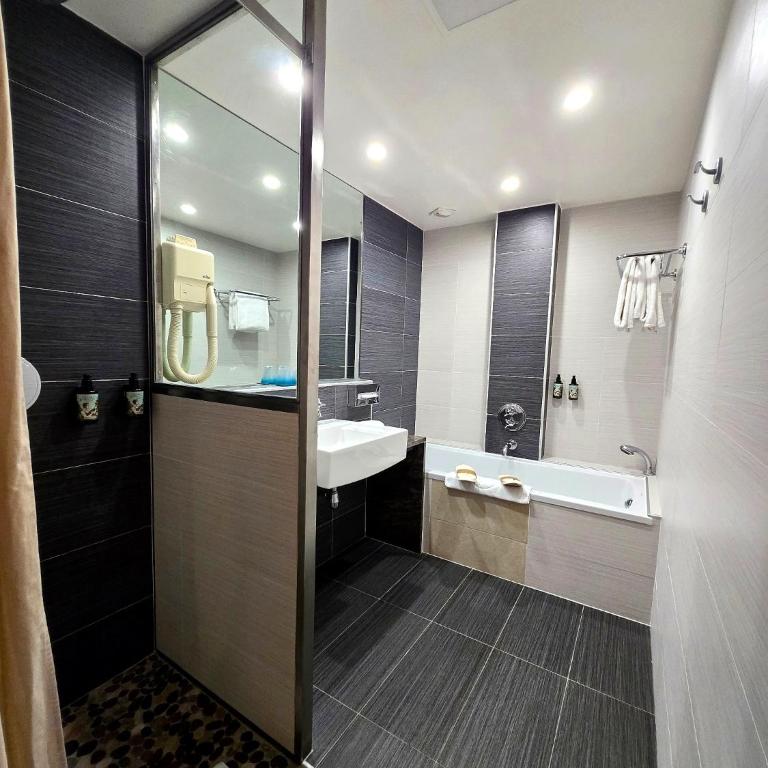 Hôtel La Riviera Victoria - Chambre Double avec Terrasse - 9