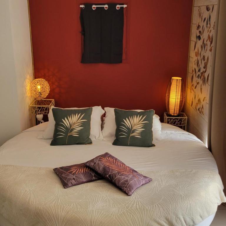 Saint Pierre chambres d'hôtes - Doppelzimmer mit Poolblick - 9
