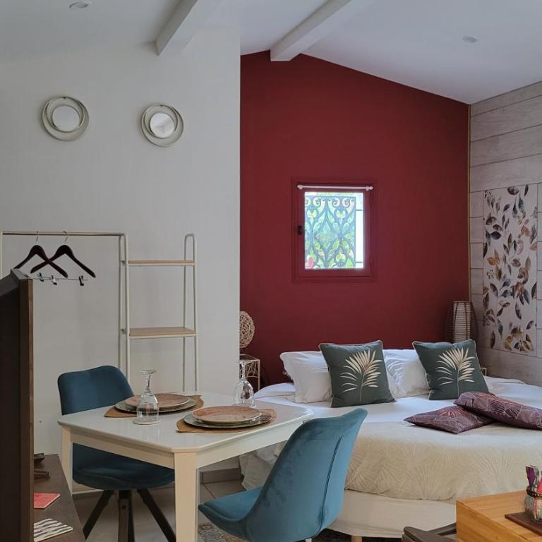Saint Pierre chambres d'hôtes - Doppelzimmer mit Poolblick - 11