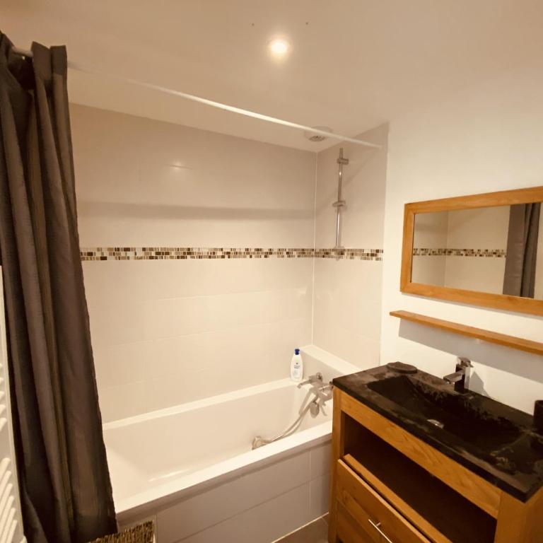 Spacious and stylish flat at the foot of the Mont-Blanc ideal for ski in ski out - Appartement - 13