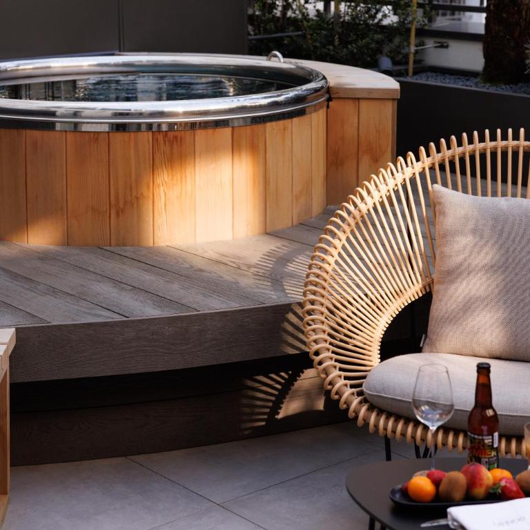 Grand Hotel de Courtoisville - Suite Lit Queen-Size avec Baignoire Spa - 3