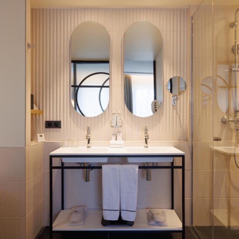 Grand Hotel de Courtoisville - Suite Supérieure - 3