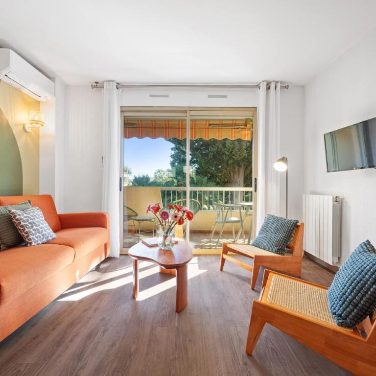 Les 15 Pins & La Mer - Piscines, Plage à 5min, Climatisation - Appartement 2 Chambres avec Balcon - 17