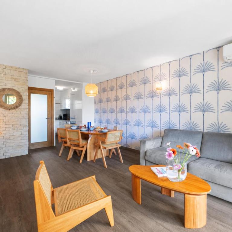 Les 15 Pins & La Mer - Piscines, Plage à 5min, Climatisation - Appartement 2 Chambres avec Balcon - 9