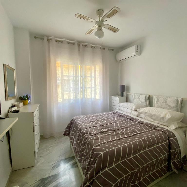 Apartamento céntrico junto al mar con parking - Two-Bedroom Apartment with Balcony - 6