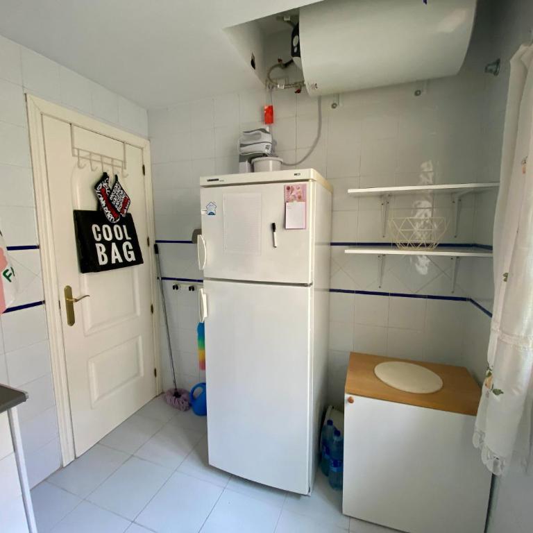 Apartamento céntrico junto al mar con parking - Two-Bedroom Apartment with Balcony - 20