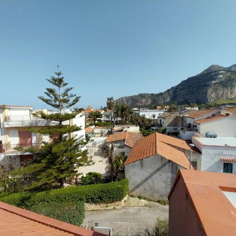 Ninni Mondello House-Terrace & Free Parking - Two-Bedroom House - 3