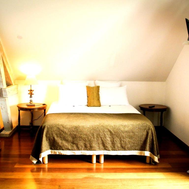 Hôtel La Riviera Victoria - Chambre Familiale - Vue sur Lac - 4