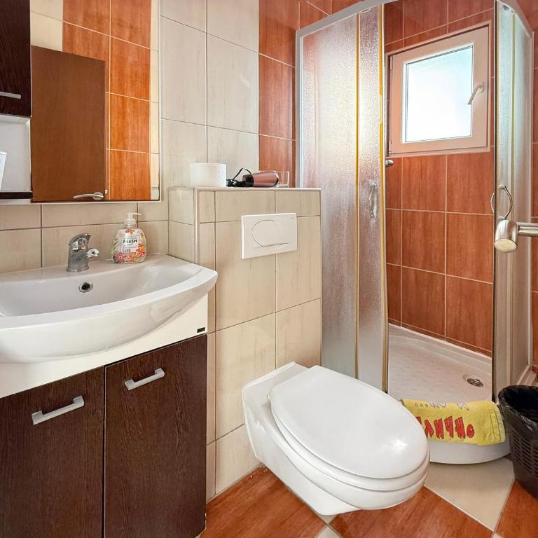 Villa Sara Wellness, Bar, Sutomore - Dvokrevetna Soba sa Zasebnim Krevetima i Balkonom - 1