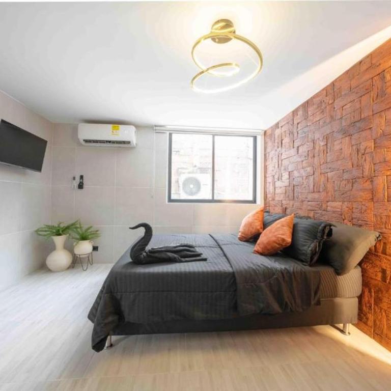 3 bedroom apartment, one block from lleras park p12 in medellin - Three-Bedroom Apartment - 2