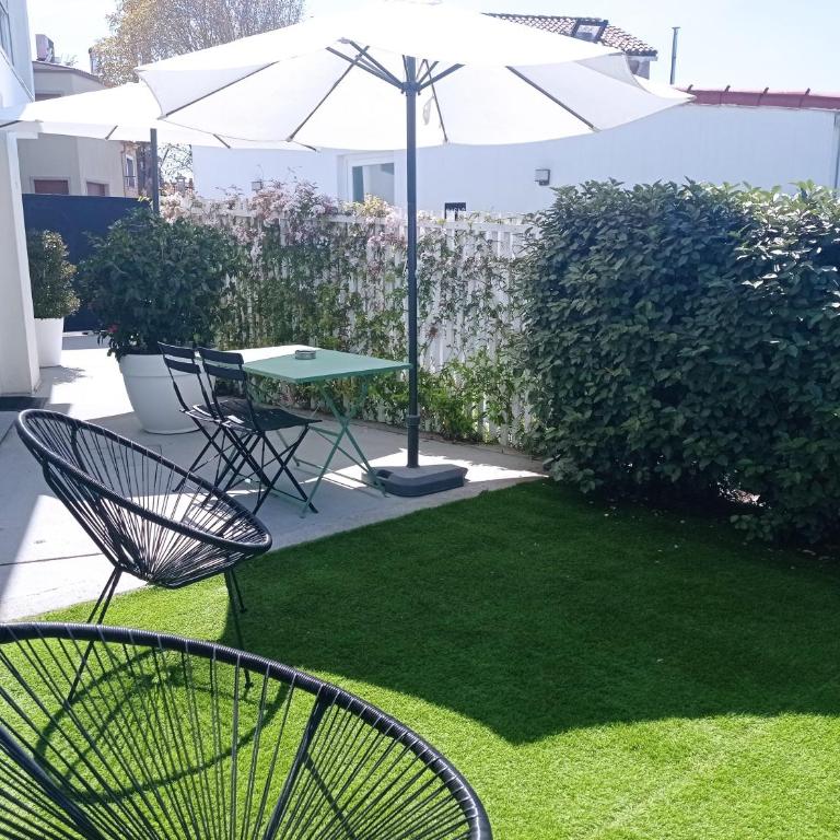 LAR JARDÍN - Casas independientes con parking privado - Casa de 2 dormitorios - 2