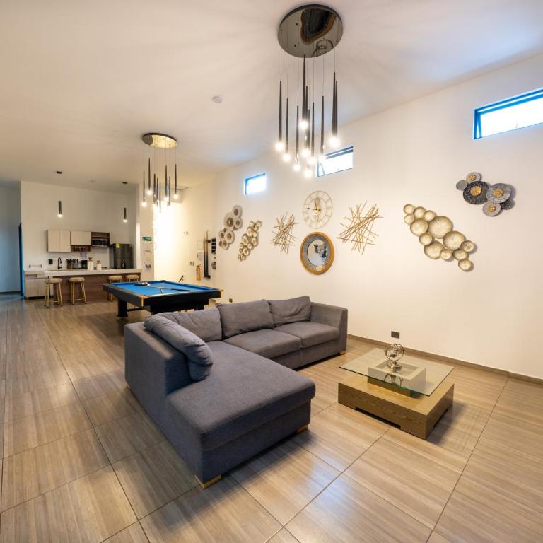 Massive Jacuzzi - 6 Bedroom with Private Bathroom - 1 block from LLeras P11 - Apartment - 48