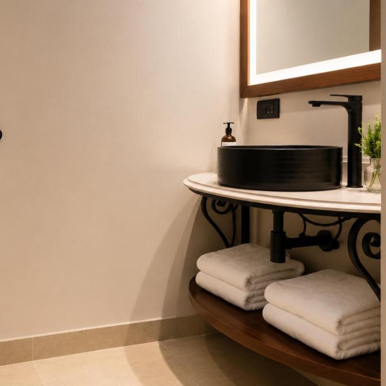Hotel Bellas Artes - Double Room with Balcony - 9