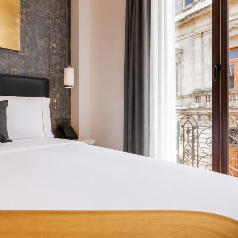 Hotel Bellas Artes - Double Room with Balcony - 10