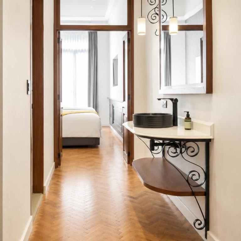 Hotel Bellas Artes - Junior Suite with Balcony - 5